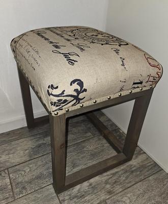Lot 17: Decorative Stool