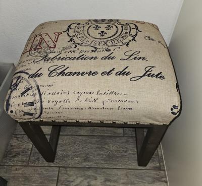 Lot 17: Decorative Stool