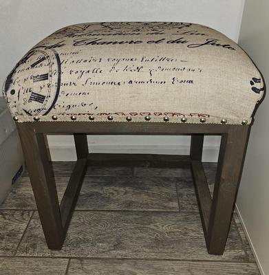 Lot 17: Decorative Stool