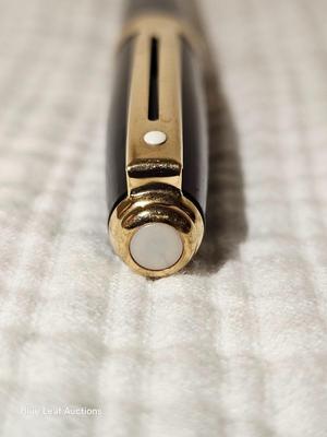Lot 20: Lot of 2 Vintage Fountain Pens