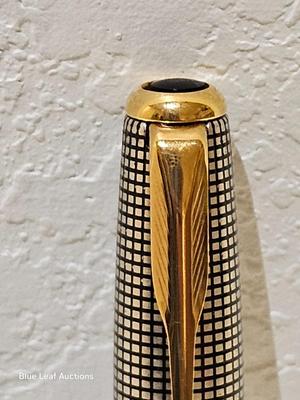 Lot 22: Vintage Parker Sonnet Fountain Pen 18kt Gold