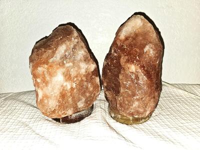 Lot 23: Crystal Rock Lamp - Himalayan Salt Rock 7"
