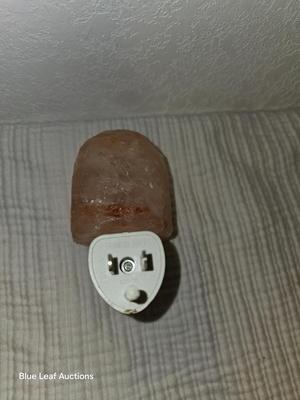Lot 23: Crystal Rock Lamp - Himalayan Salt Rock 7"