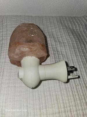 Lot 23: Crystal Rock Lamp - Himalayan Salt Rock 7"