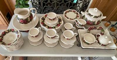 Ceramic Majolica Dinnerware with Burgundy flower pattern