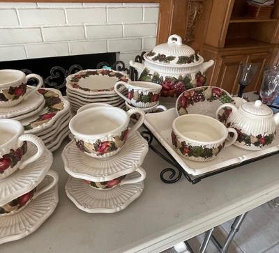 Ceramic Majolica Dinnerware with Burgundy flower pattern