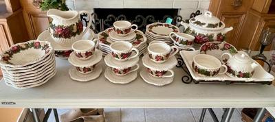 Ceramic Majolica Dinnerware with Burgundy flower pattern