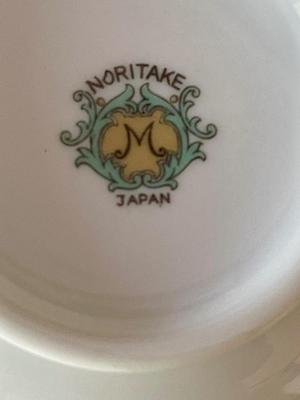Noritake 3914 Lilac Japan china set in very good condition