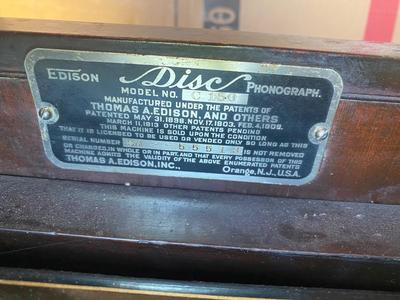 Thomas A Edison Diamond Disc Phonograph with some records