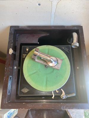 Thomas A Edison Diamond Disc Phonograph with some records