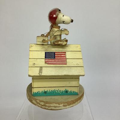 470 Vintage Snoopy Fly Me To The Moon Music Box