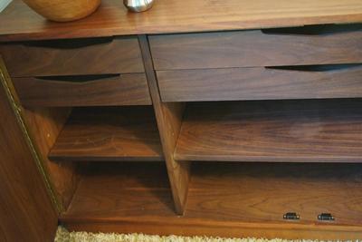 MCM STUNNING FOUNDERS WALNUT SIDEBOARD JACK CARTWRIGHT DESIGN