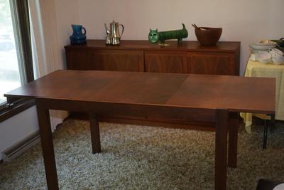 EXTENDABLE MCM WALNUT DINING TABLE W/ FLIP UP SELF STORING LEAF