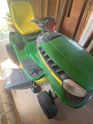 SS1-John Deere Riding Lawn Mower