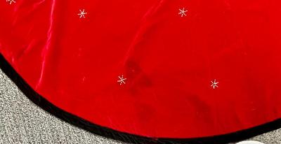 Tree Skirt for Christmas Tree - velvet with sequins - Santa and his Sleigh