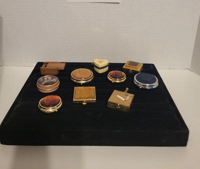 NICE VARIETY OF COMPACTS, PILL AND TRINKET BOXES