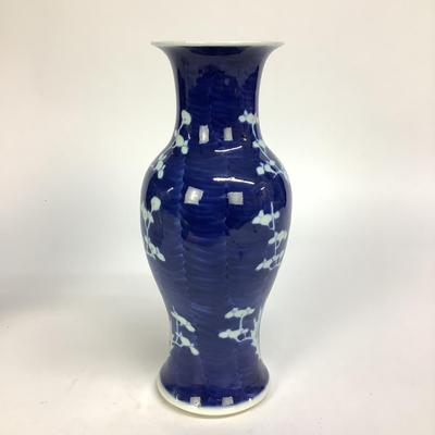 492 Antique Serving Dish & Oriental Vase
