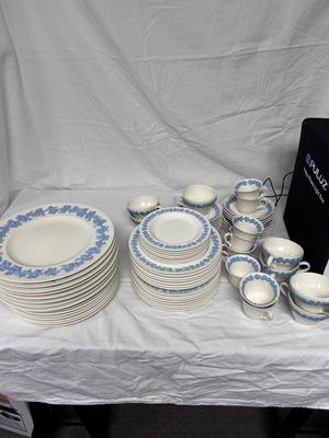 Wedgewood Embossed Queensware China Set (K-BB)