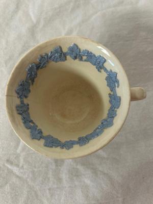 Wedgewood Embossed Queensware China Set (K-BB)