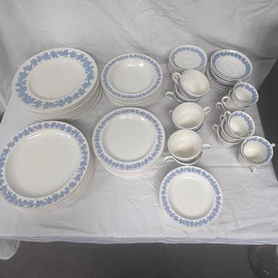 Wedgewood Embossed Queensware China Set (K-BB)