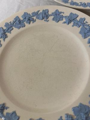 Wedgewood Embossed Queensware China Set (K-BB)