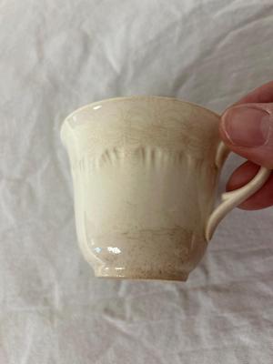 Wedgewood Embossed Queensware China Set (K-BB)
