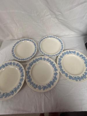 Wedgewood Embossed Queensware China Set (K-BB)
