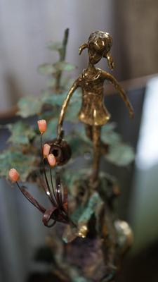 MARTIN BORJA MAGANESE BRONZE FIGURINE BRONZE LEAVES / PINK CORAL TULIPS