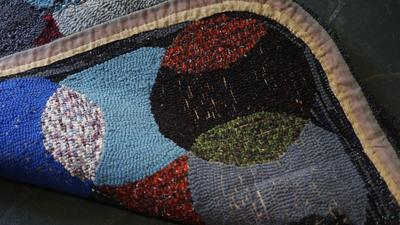 SUPER COOL GEOMETRIC HOOKED AREA RUG OF CIRCLE OF COLORS HAND HOOKED RUG