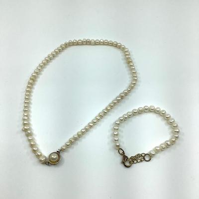 524 Fresh Water Pearl Necklace & Bracelet