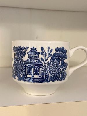 Vintage Mixed Number Service Set of Churchill "Blue Willow” China Lot