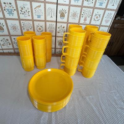 Awesome 1980s plastic ware