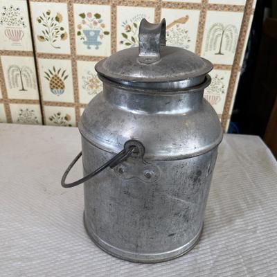 Antique Cream can