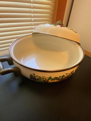 Vintage TABLETOPS UNLIMITED Vitrocermaic “Kensington Garden Pot with Lid