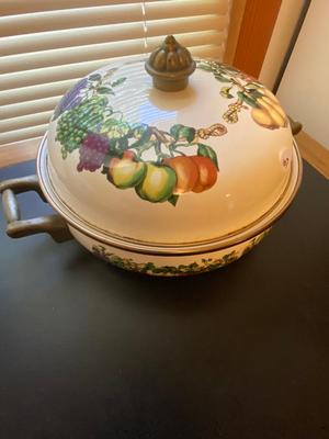 Vintage TABLETOPS UNLIMITED Vitrocermaic “Kensington Garden Pot with Lid