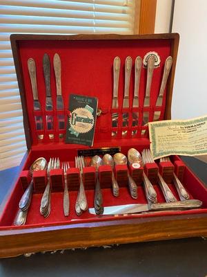 Mixed Make ROGER BROS and ONEIDA Silver Plated Flatware Set