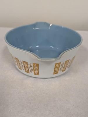 2 1/2 Quart Pyrex Gourmet Gold Delphite Blue Round Casserole Dish