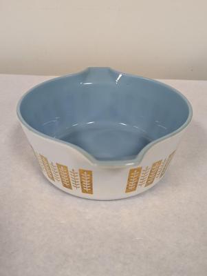 2 1/2 Quart Pyrex Gourmet Gold Delphite Blue Round Casserole Dish