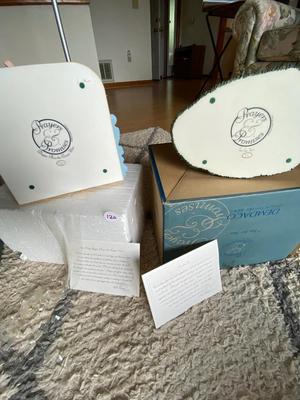 Prayer and Promises Figurines, Pair