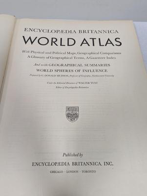 Vintage Books - Leaves Of Gold - The World Atlas - The Volume Library