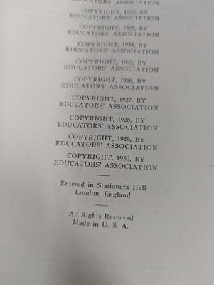 Vintage Books - Leaves Of Gold - The World Atlas - The Volume Library