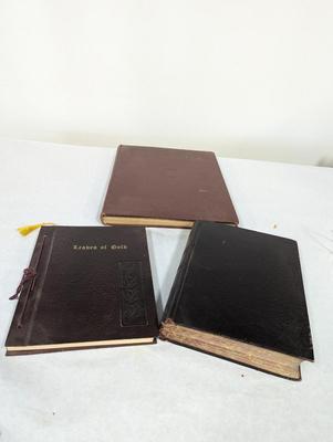 Vintage Books - Leaves Of Gold - The World Atlas - The Volume Library