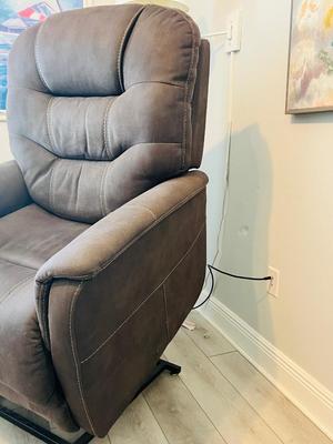 ASHLEY Power Lift Reclining Chair
