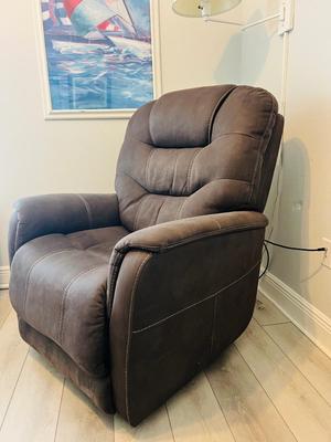 ASHLEY Power Lift Reclining Chair