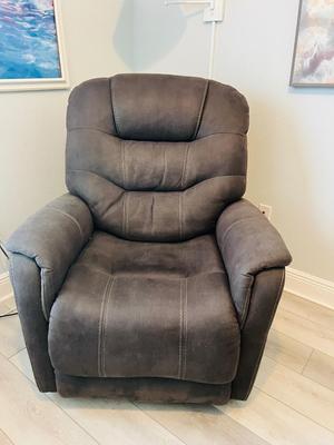 ASHLEY Power Lift Reclining Chair
