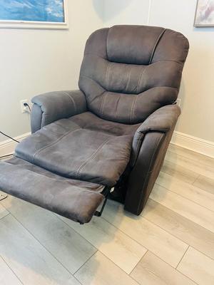 ASHLEY Power Lift Reclining Chair