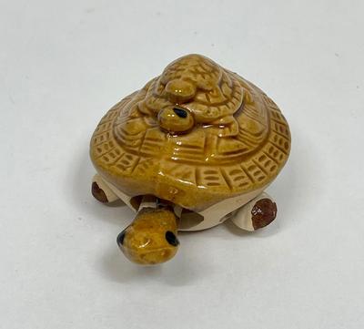 Vintage Ceramic Nodding Bobblehead Turtle Mom with babies on back