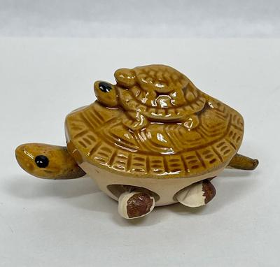 Vintage Ceramic Nodding Bobblehead Turtle Mom with babies on back
