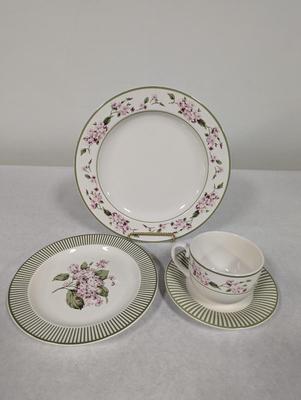 24 Pieces Of Martha Stewart (MSE) China