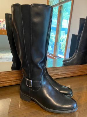 LIKE NEW Women’s Mid-Calf Black Boots
